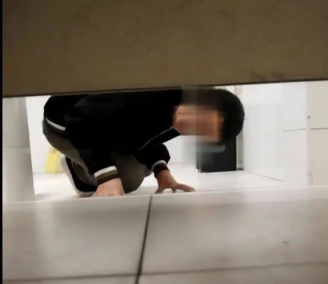 久久偷看各类WC女厕嘘嘘偷窃_无限版522.78